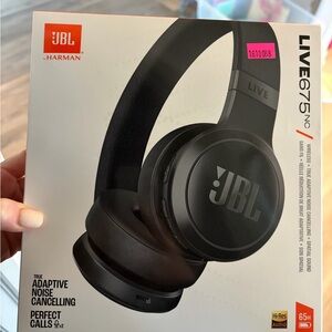 JBL Live 675NC Wireless Over-Ear Headphones - Black